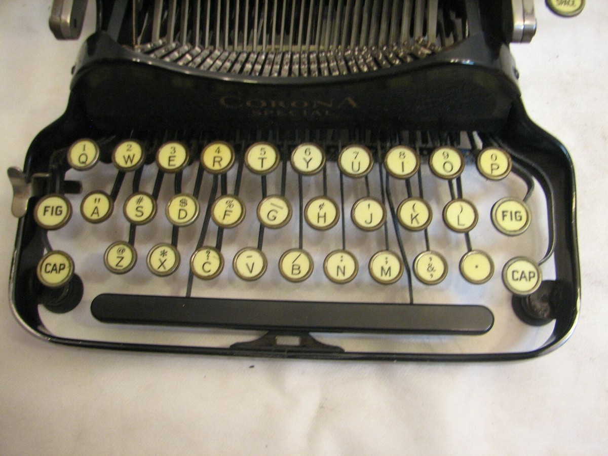 Clean Antique 1932 Smith Corona Special Portable Folding