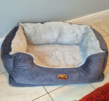 Large Raised Sides Super Soft Pet Bed Tryed Once Unzips For Washing 30cm W 21 D