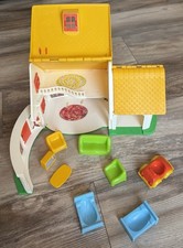 VTG 1973 WEEBLES Cottage Romper Room w/Furniture, TV, Beds  Car    EUC 