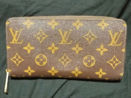 Louis Vuitton Monogram Zippy Wallet