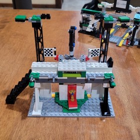 LEGO 75883 Mercedes AMG Petronas Formula One Team Speed Champion Incomplete READ