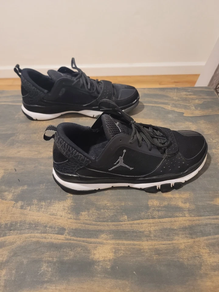 Jordan Trunner Dominate negro blanco Foto 2 de 4