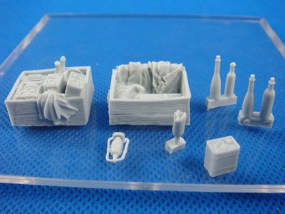 Resin Kit 121 1/35 Bottle / Clothes / Ammo box