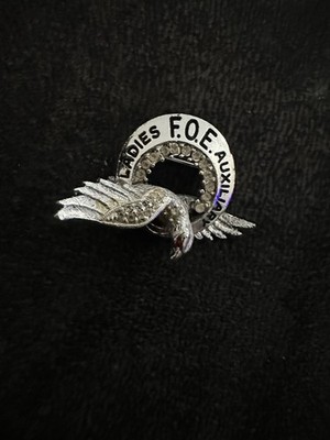 Vintage FOE Eagles LADIES AUXILIARY,CHROME-GLASS DIAMOND Pinback Pin 
