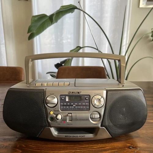 Vintage Sony CFD-V17 Boombox AM/FM Radio CD Cassette Recorder w/Mega Bass