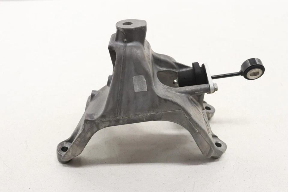 Audi A4 2019 montaje del cuadro del motor Foto 3 de 4