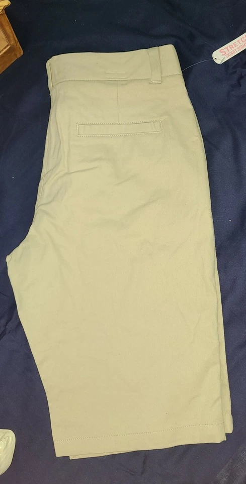 Bermudas Shorts 16 Caqui Aprobado Uniforme Escolar Ajustado Cintura Elastizadas 16 Aprobado  Foto 2 de 3