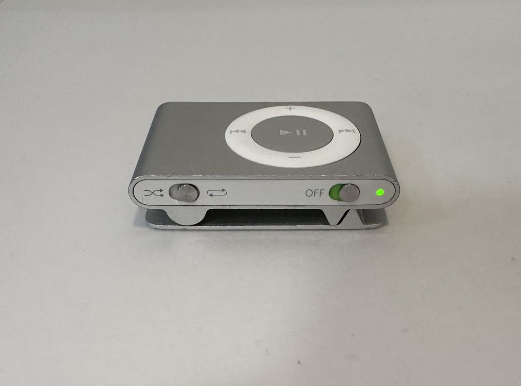 [新品•未使用] iPod Shuffle 2GB Silver Apple 2GB iPod shuffle® (Silver) at Crutchfield
