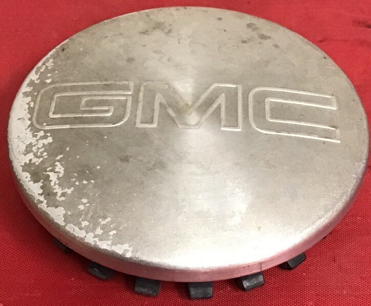 ONE used GMC Sierra 1500 Denali Yukon XL CENTER CAPS MACHINED  9595383 CAP 5905