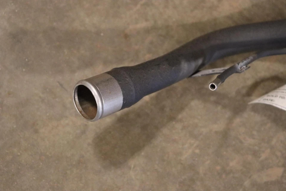 Toyota 86 Scion FRS 2017-2020 tanque de combustible de gasolina cuello de llenado manguera tubo OEM Foto 2 de 4