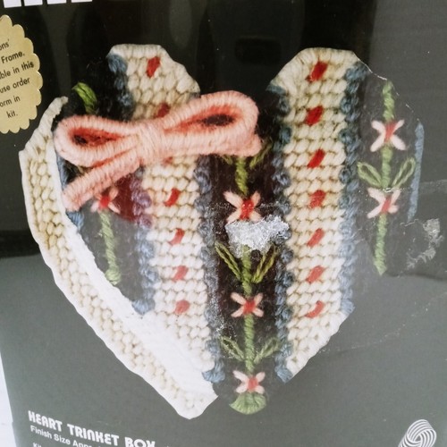 Dimensions Needlepoint Heart Trinket Box Kit 7020 Vintage 1980 New Sealed - Picture 2 of 5
