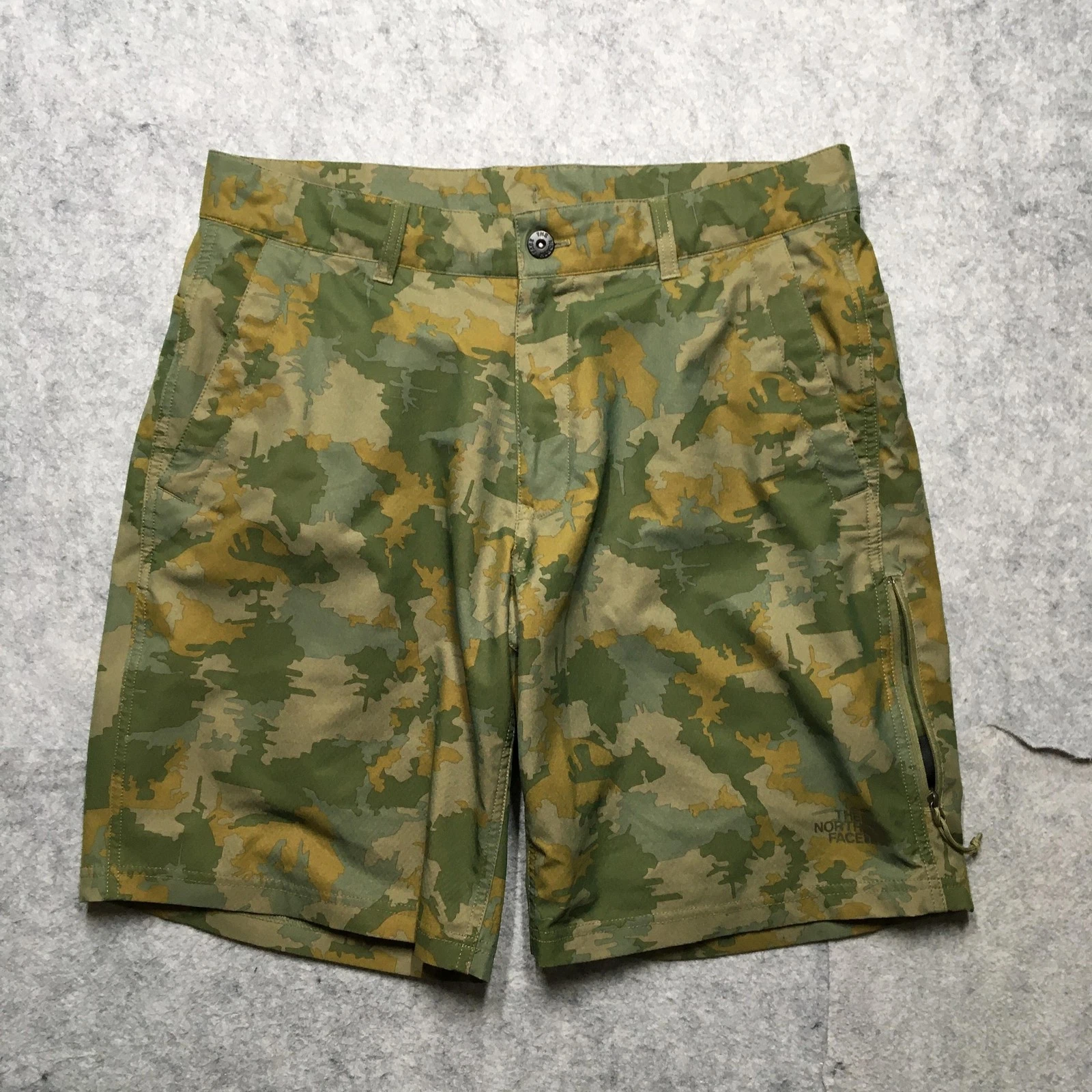 The North Face Shorts Mens 33 Green Camo 10" Inseam Hiking Stretch NF0A3T2Q