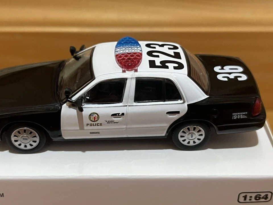 596 Model 1:64 Ford CROWN VICTORIA POLICE INTERCEPTOR LAPD Limited Edition RTS - Image 4 of 4