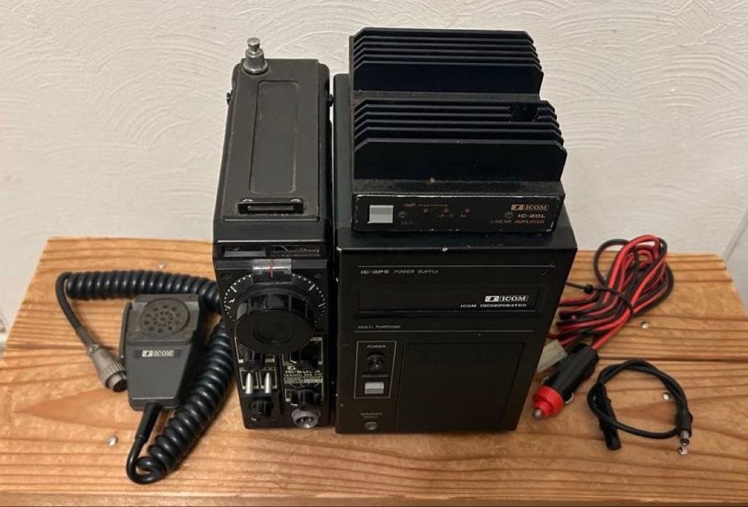 Icom IC-202A 144MHz SSB CW Transceiver w/IC-20L Linear Amp IC-3PS