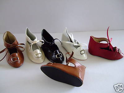 Chaussures en cuir JU11 pour habiller les grands pieds fragiles de poupée ancienne