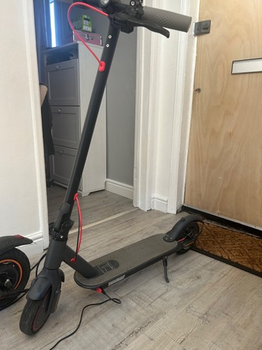 aovo pro electric scooter comes with charger - Picture 2 of 2