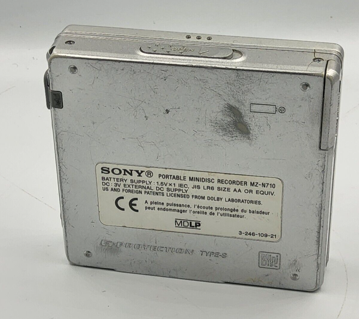 Sony Walkman Portable MiniDisc Recorder/Player MZN710 Silver. Unit