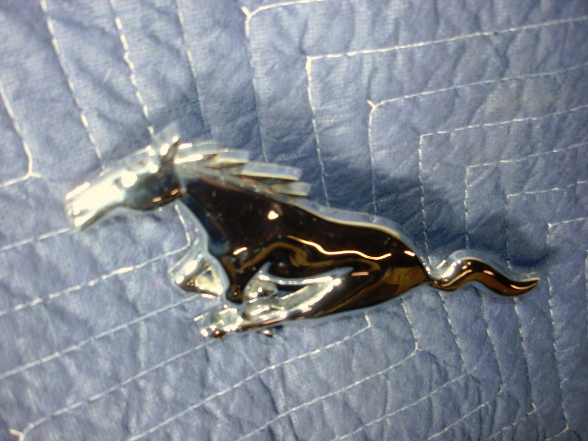 NOS GENUINE 1971 1972 FORD MUSTANG D1ZB-8216-A Chrome Horse Emblem