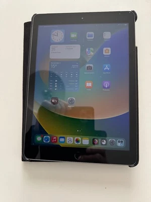 Apple iPad (5th generation) · 128GB · Cellular