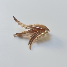 Broche feuille EXCELLENCE Rétro plaqué or perles Gold plated vintage brooch