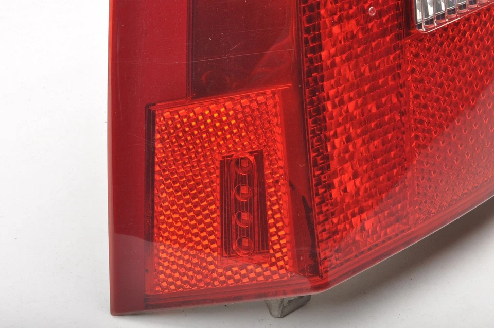 VOLVO V70 III 3.0 T6 286CV Luz Trasera Izquierda 30698983 - Imagen 3 de 4