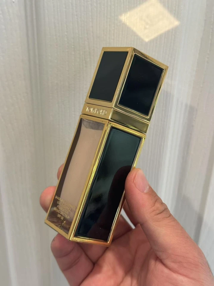 Shade and Illuminate Soft Radiance Foundation SPF 50 - Image 4 of 4