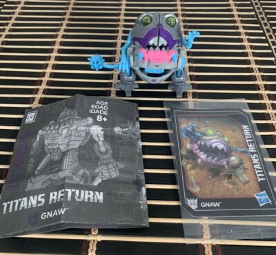 Gnaw Sharkticon Transformers Titans Return Legends Class Classics Action Figure