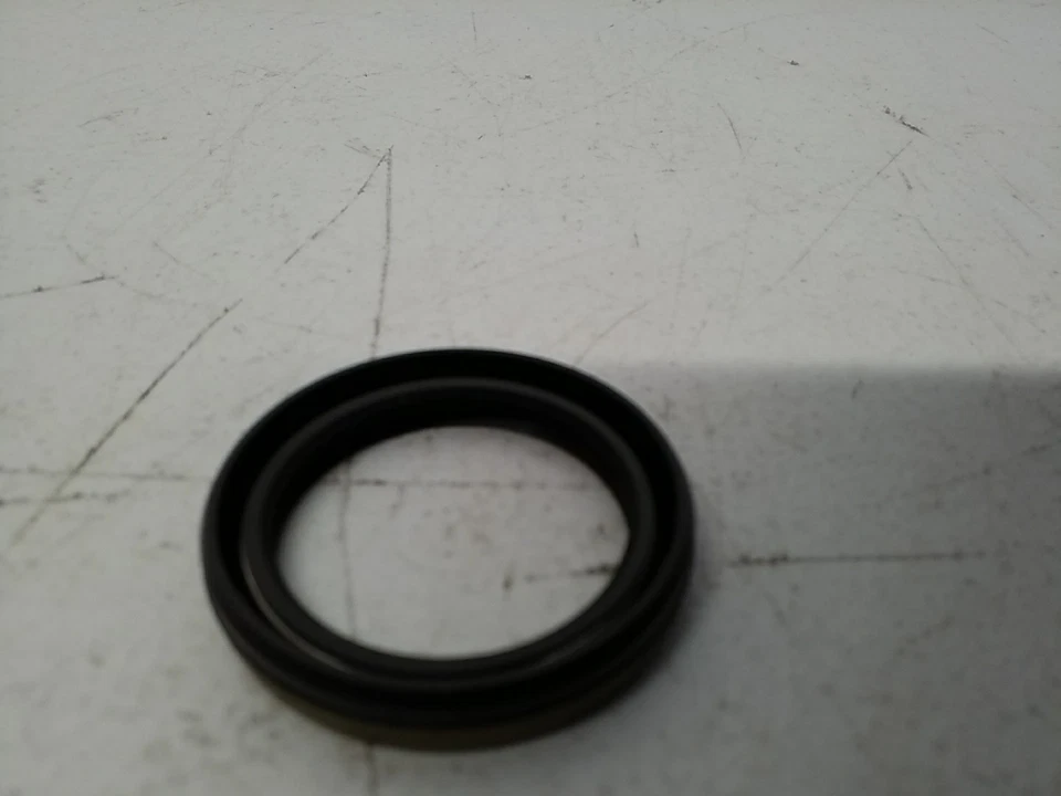 Уплотнение заднего колеса WJB WS1126 — прочная защита ступицы и оси от утечек - Изображение 4 из 4