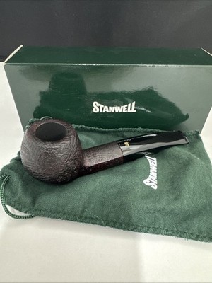 Stanwell De Luxe Bent Apple 182 Black Briar Tobacco Pipe - New