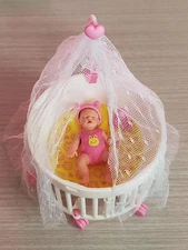 Zuru 5 Surprise My Mini Baby Series 2 Pink Yellow Bassinet / Crib & Accessories
