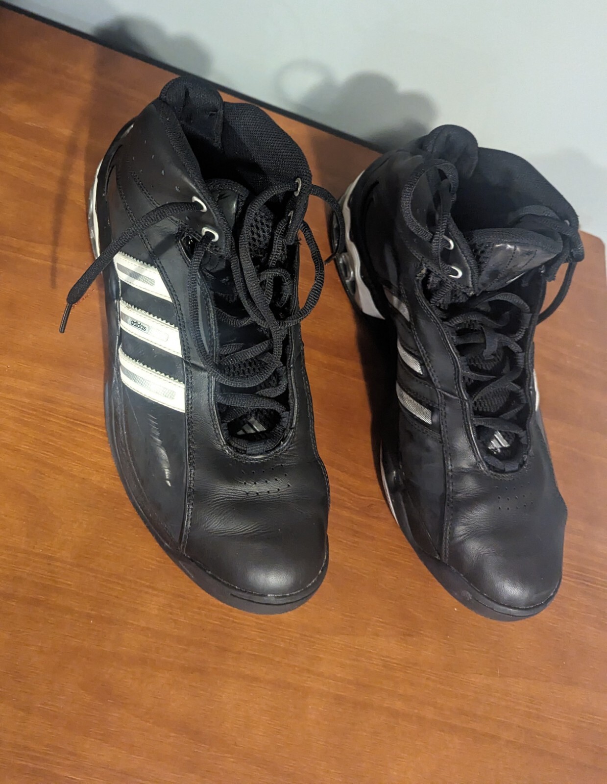 Mens Adidas High Top Basketball Tennis Shoes Size 13 Gem