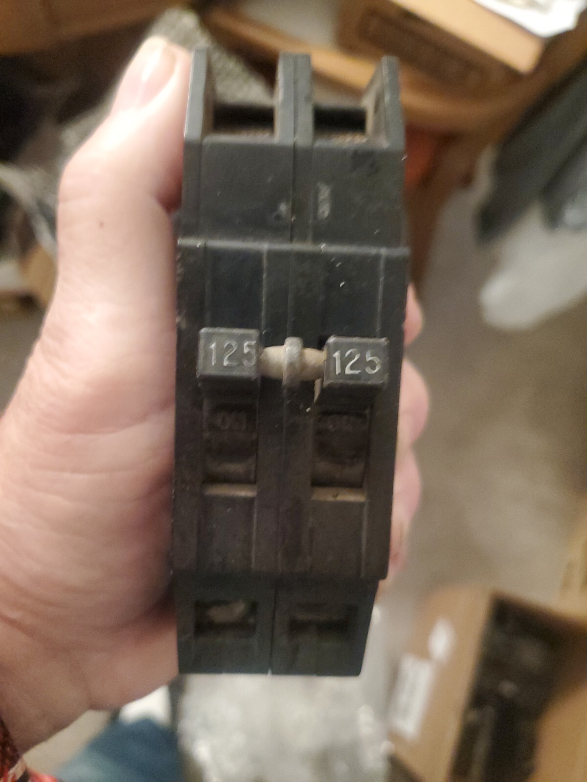 GTE Sylvania Zinsco QC125 2 Pole 125 Amp 120/240V Plug in Circuit