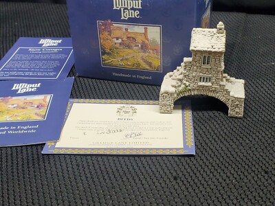 Lilliput Lane Bridge House In Winter Limited Special Event Figurine w/ Deed, Box