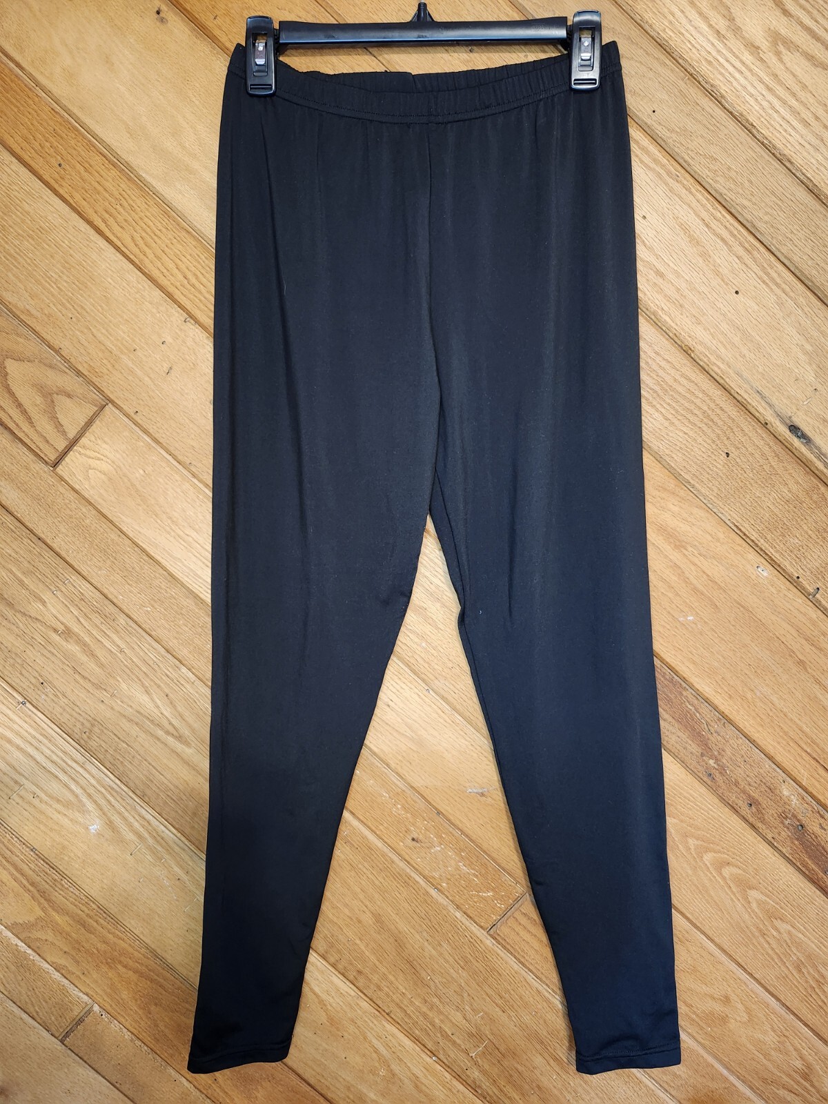 Vicherub solid black ultra soft medium leggings - image 1