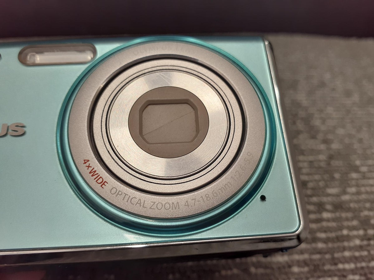 Olympus FE-4020 Light Blue 14.0MP 4x Compact Digital Camera