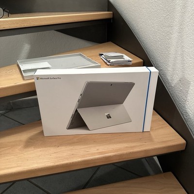 Microsoft Surface Pro Originalkarton / OVP / Box mit Inlays Leerkarton
