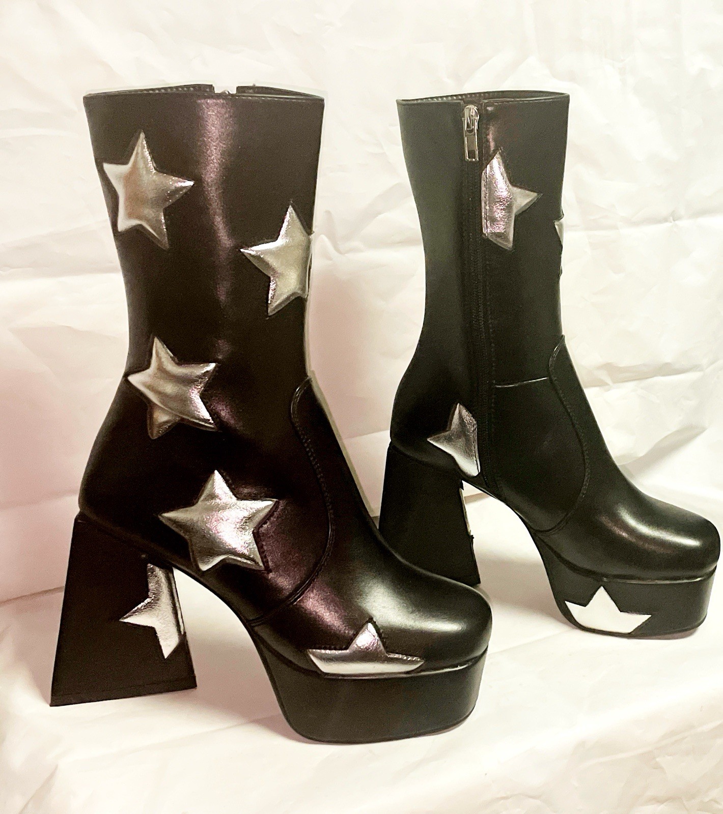 Botas DollsKillLamodaPlatform negras con cremallera triangular 1/2 pantorrilla con estrellas plateadas nuevas sin caja EE. UU.6