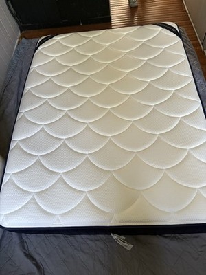 DreamCloud Classic Hybrid Queen Mattress. (delivery available)