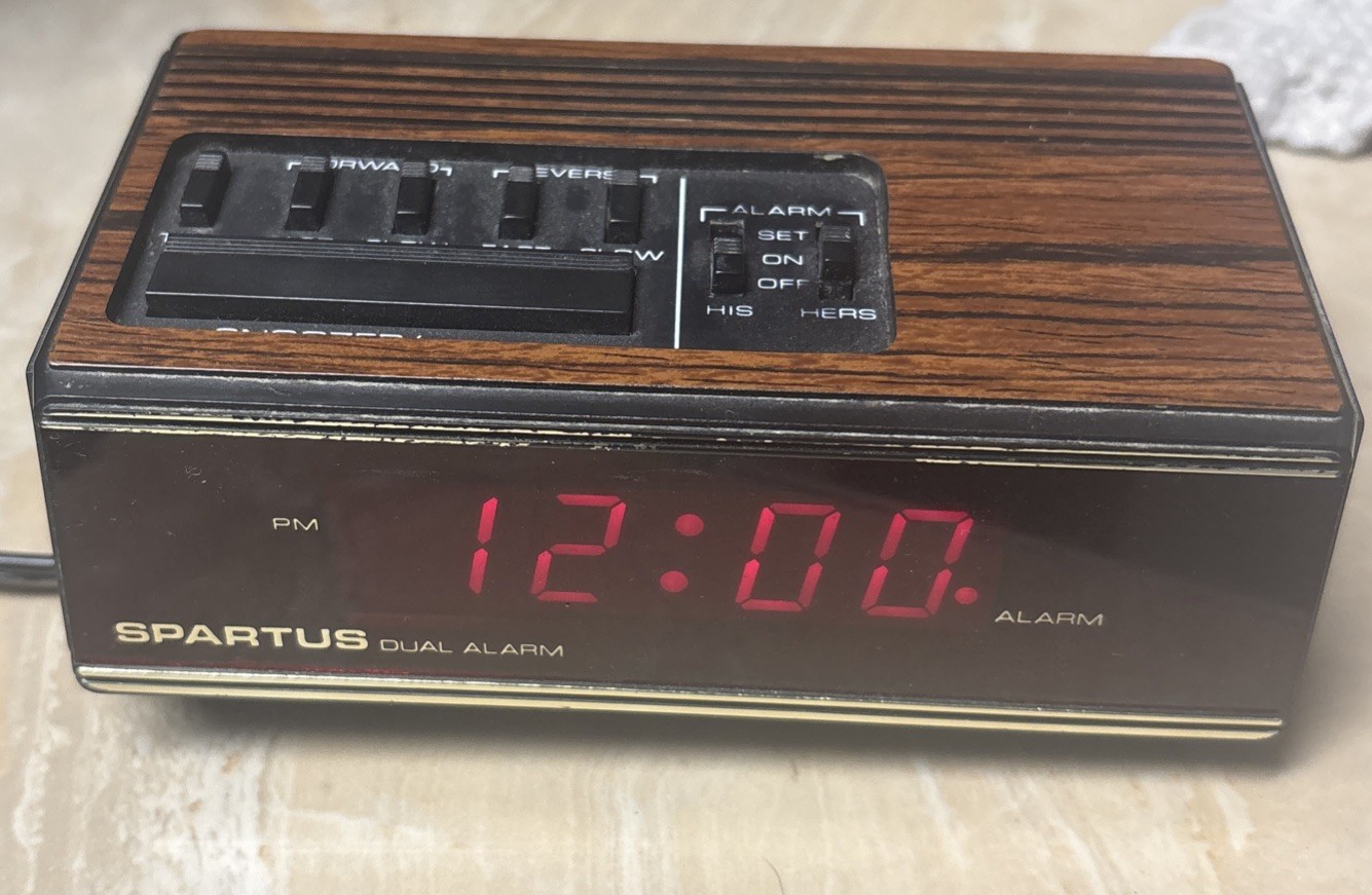 Vintage SPARTUS Woodgrain His & Hers Red Dual Digital Alarm Clock Retro 1148
