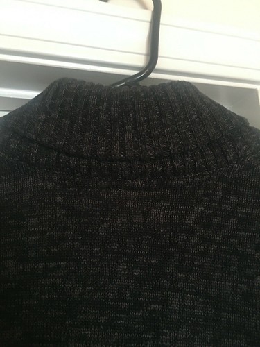 Boy's Ribbed Neck Sweater with Button on Collar- Size M - Picture 4 of 7