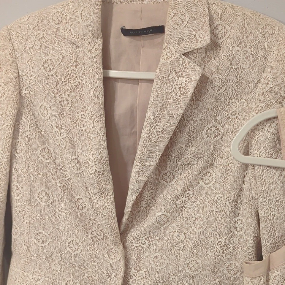 Conjunto Blazer y Top Elie Tahari Crema Encaje Talla 6 Foto 3 de 4