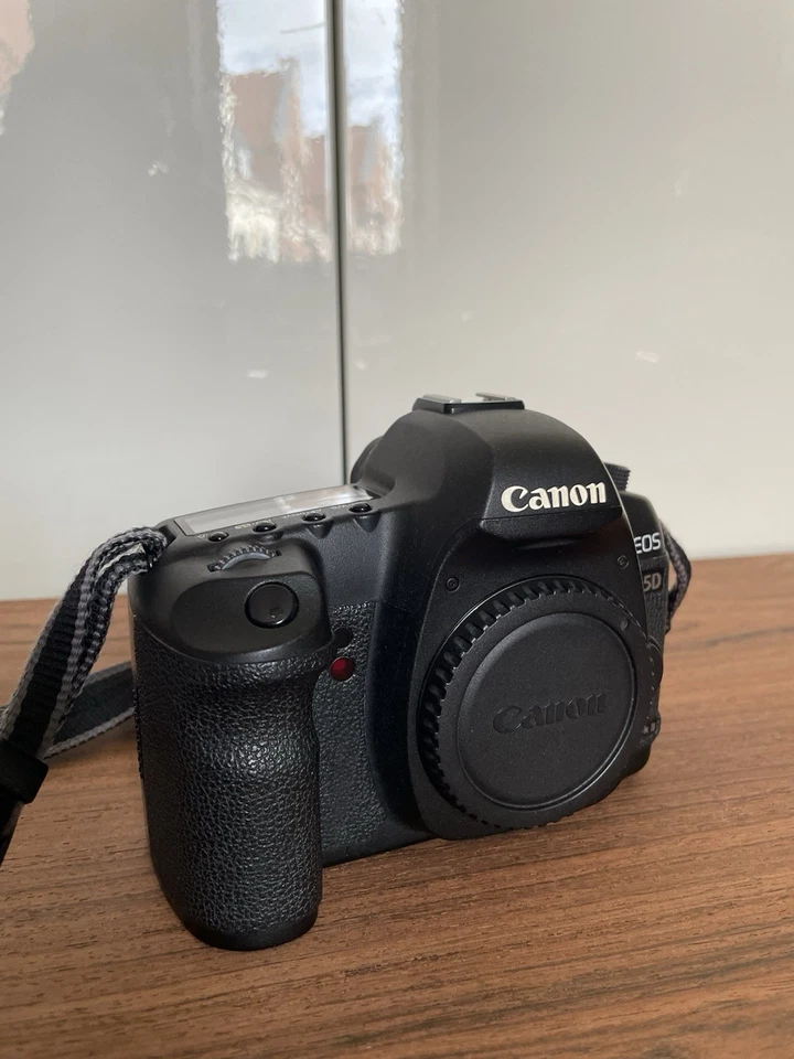 Canon EOS 5D Mark II 21,1MP DSLR-Kamera - Schwarz (Nur Gehäuse) - Bild 2 von 4