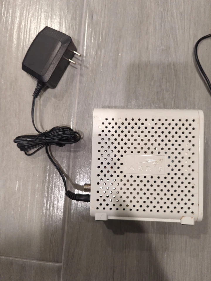 ARRIS SURFboard SBG6700-AC 8x4 DOCSIS 3.0 Modem / WiFi Dual Band Router Cable - Image 3 of 3