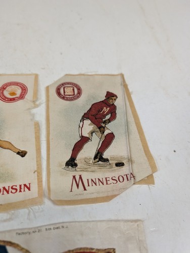 Tarjetas de seda tabaco de principios de 1900 alfombras bandera deportiva universitaria Wisconsin Minnesota - Imagen 6 de 7
