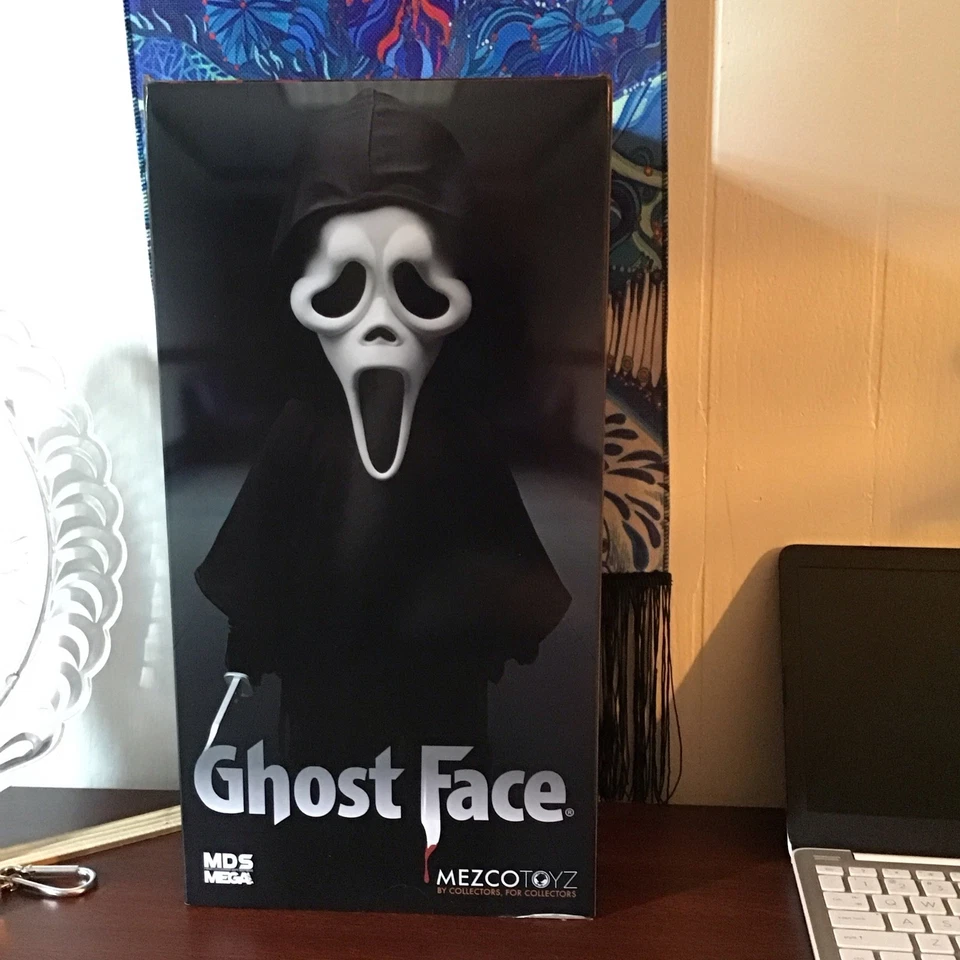 Boneco MEZCO Toys Scream 15 polegadas MDS mega escala Ghost Face - Imagem 3 de 4