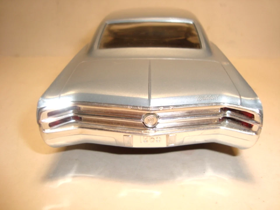 AMT 1965 Buick Wildcat 2 DRHT Philco Radio Dealer Promo Model Car - Image 4 of 4