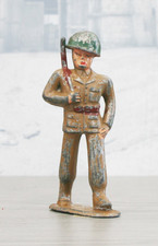 BARCLAY MANOIL LEAD FIGURE - SOLDIER WITH RIFLE    1047
