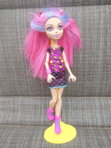 Monster High Howleen Wolf Creepateria Wolf Doll Mattel 2011 Pink hair w/ Stand