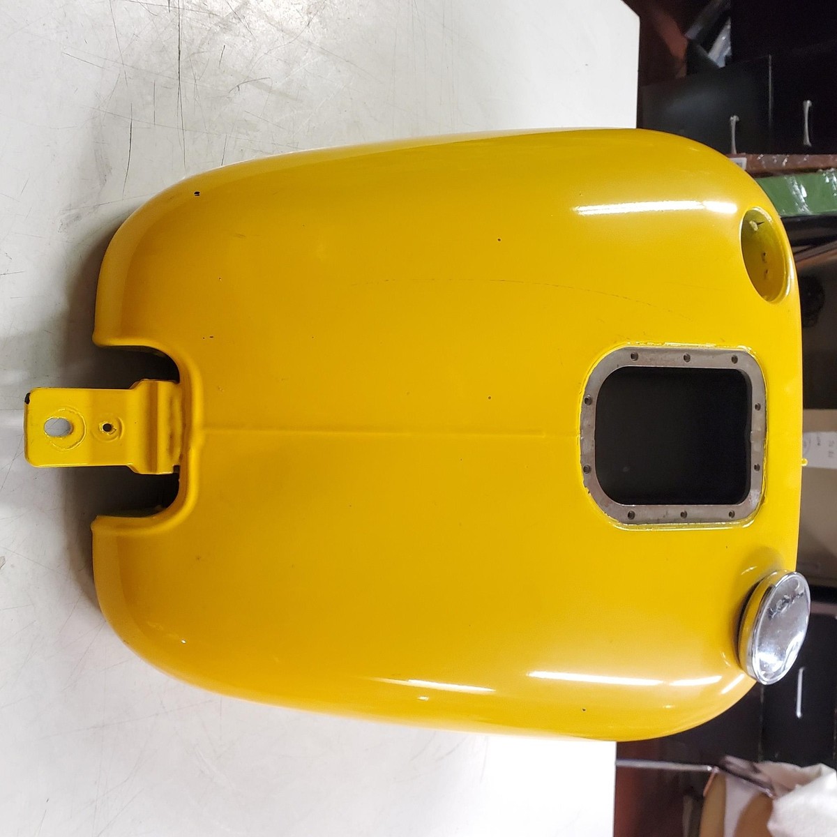 Harley Heritage Softail Fatboy 2000-2004??? Yellow Fuel Gas Tank