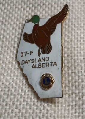 Daysland Alberta Canada Souvenir Travel PIN Lions Club Pinback Duck Mallard 